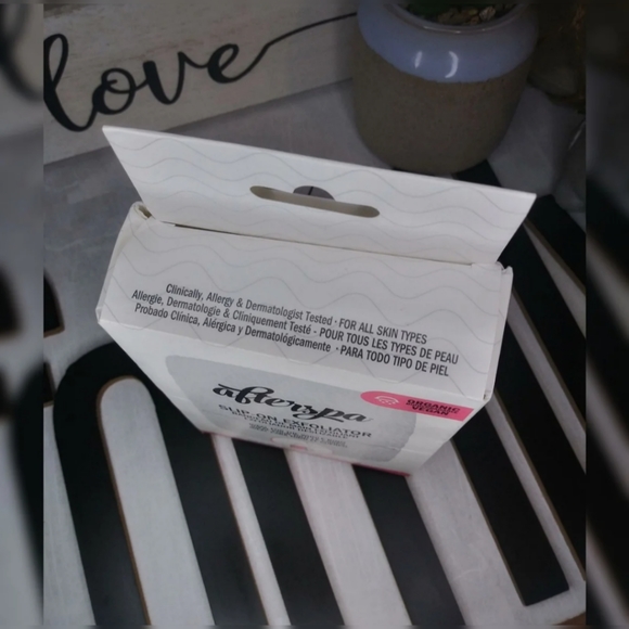 ❤️ ( BUNDLE, & GET ME FOR $3, READ BELOW! ) AFTERSPA Slip-On Exfoliator - Picture 3 of 5